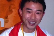 和王励勤是黄金搭档，如今定居上海是大学副院长，一家三口很幸福